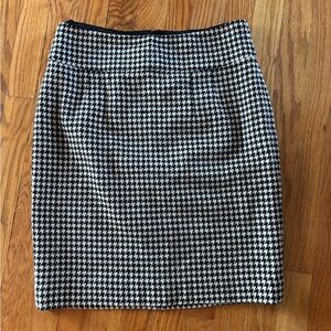 Banana Republic Black and White Houndstooth Pencil Skirt